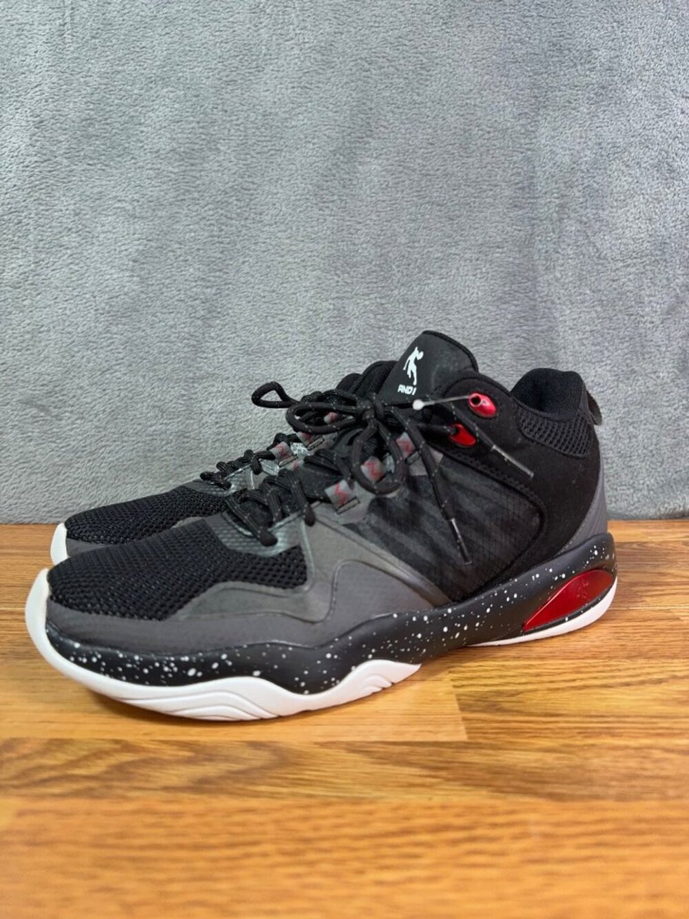 AND1 Ambush Low Men’s Basketball Shoes Size 9.5 Black Gray Red Athletic